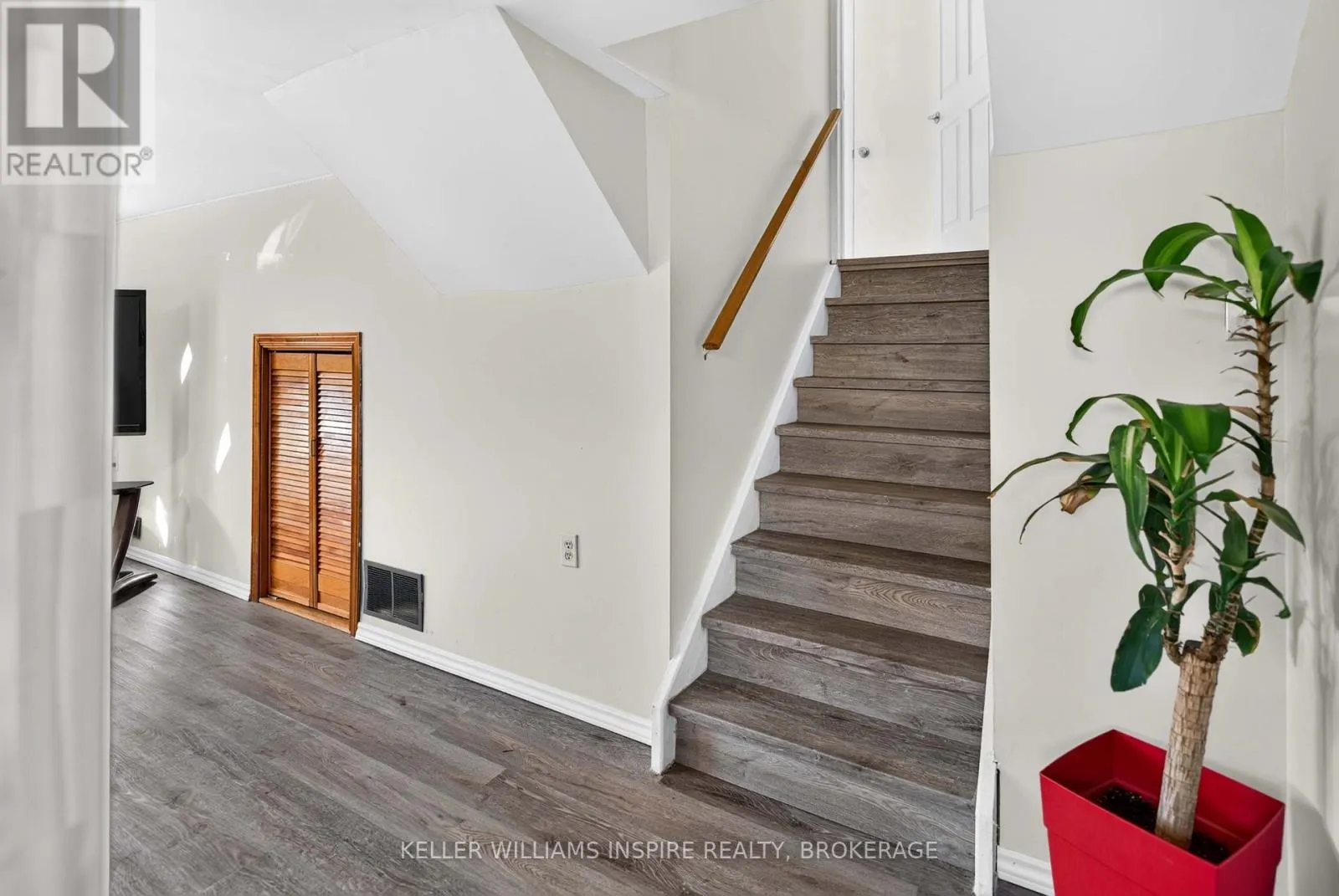 896 MONA DRIVE