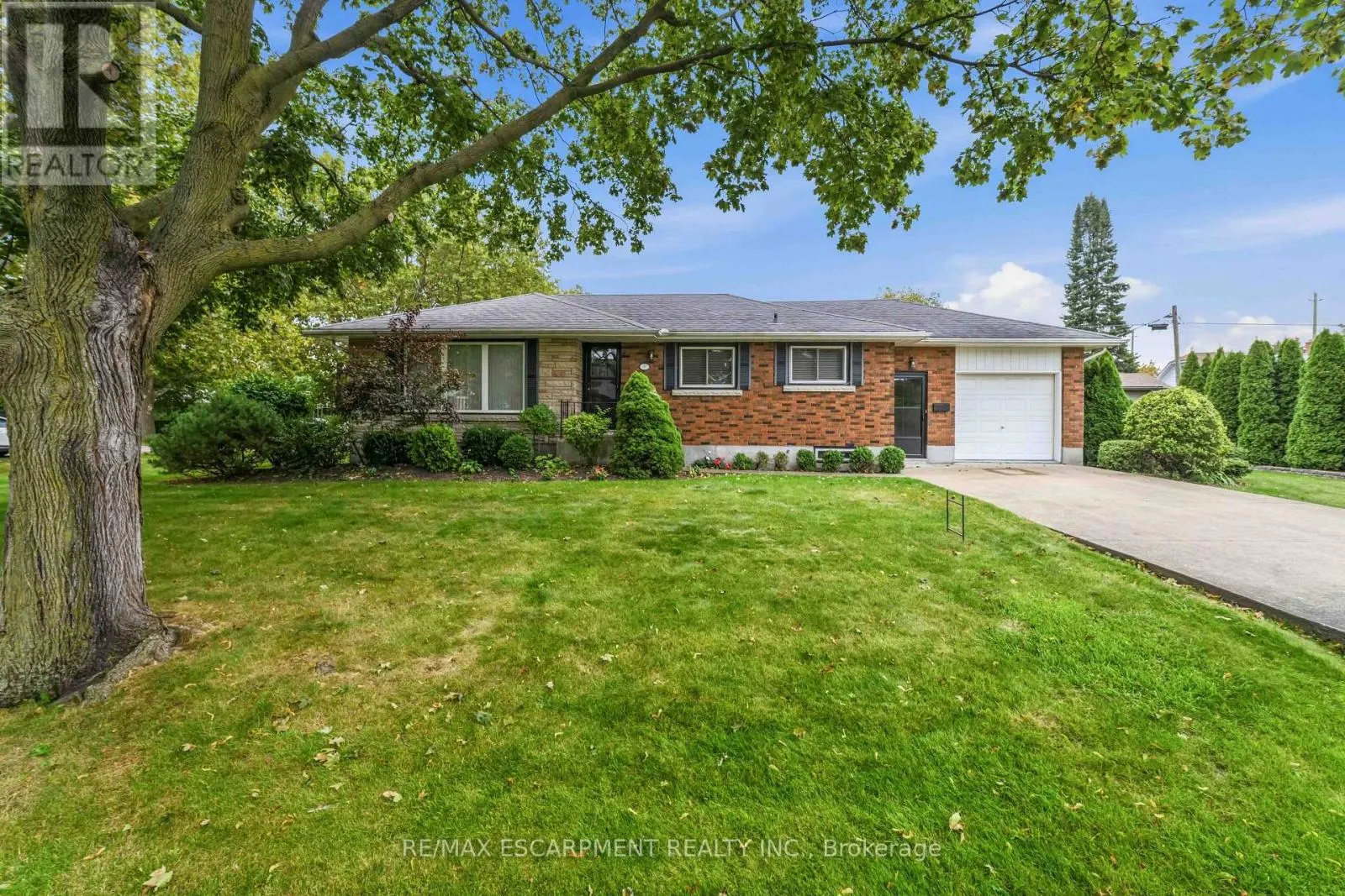 4 REGINA AVENUE