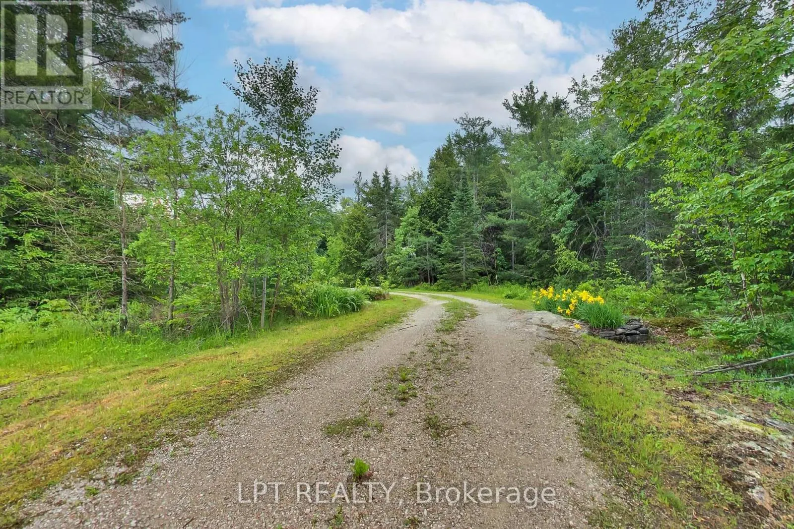 1039 BEN LAKE ROAD E