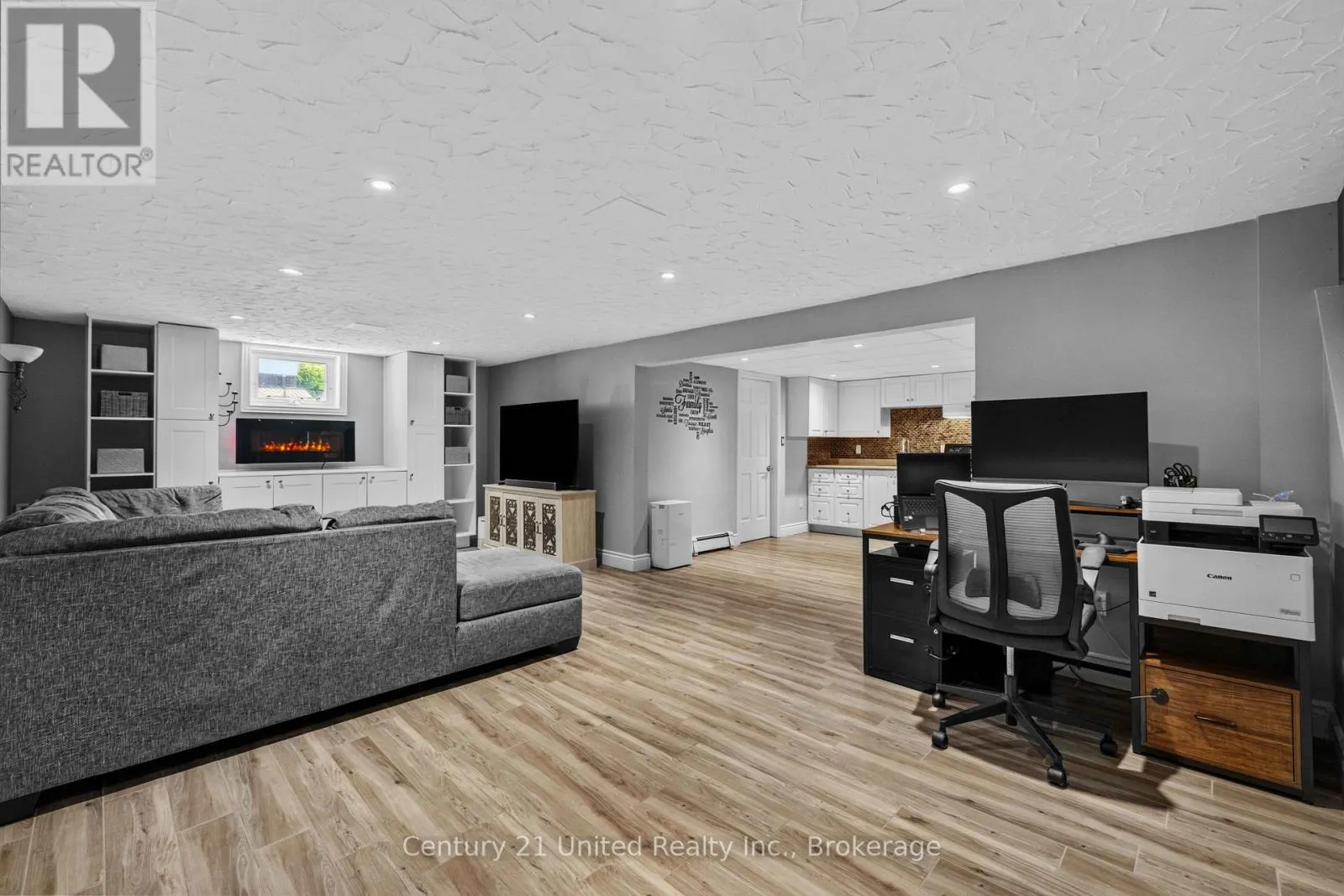 214 HILLVIEW DRIVE