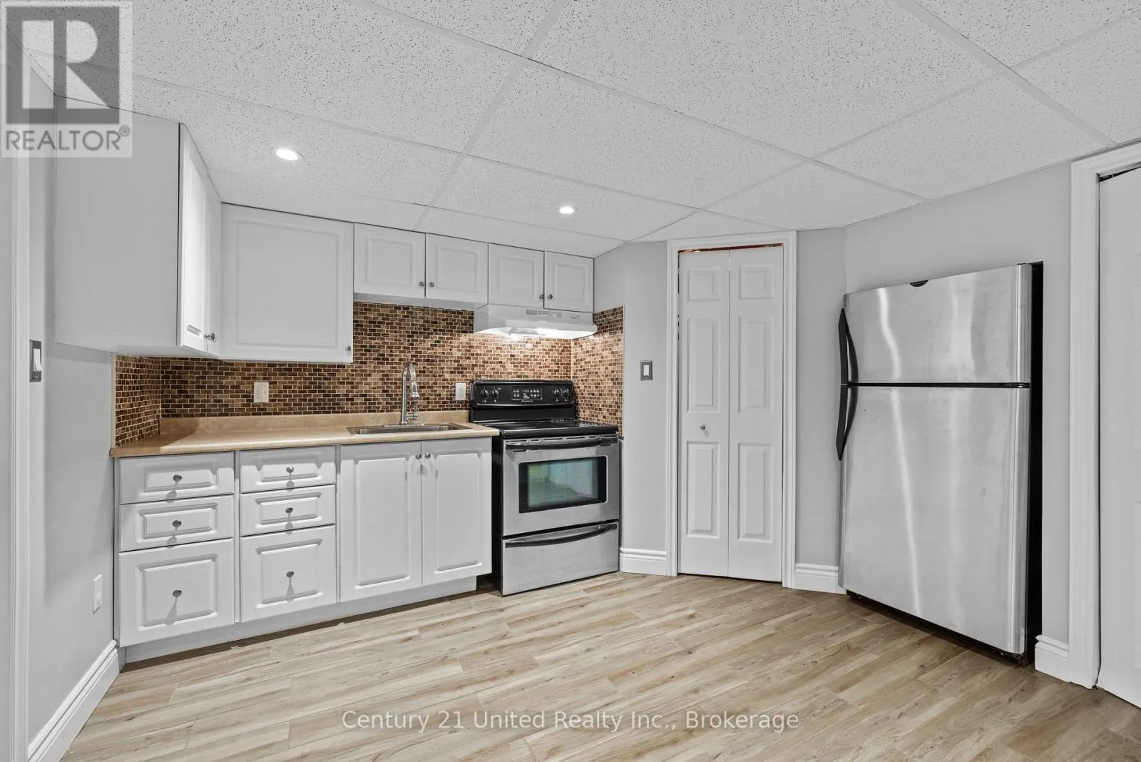 214 HILLVIEW DRIVE