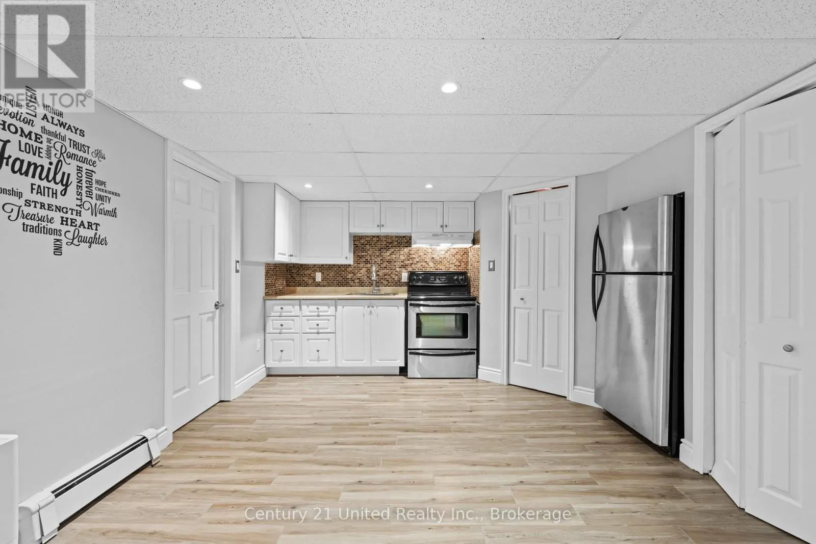214 HILLVIEW DRIVE