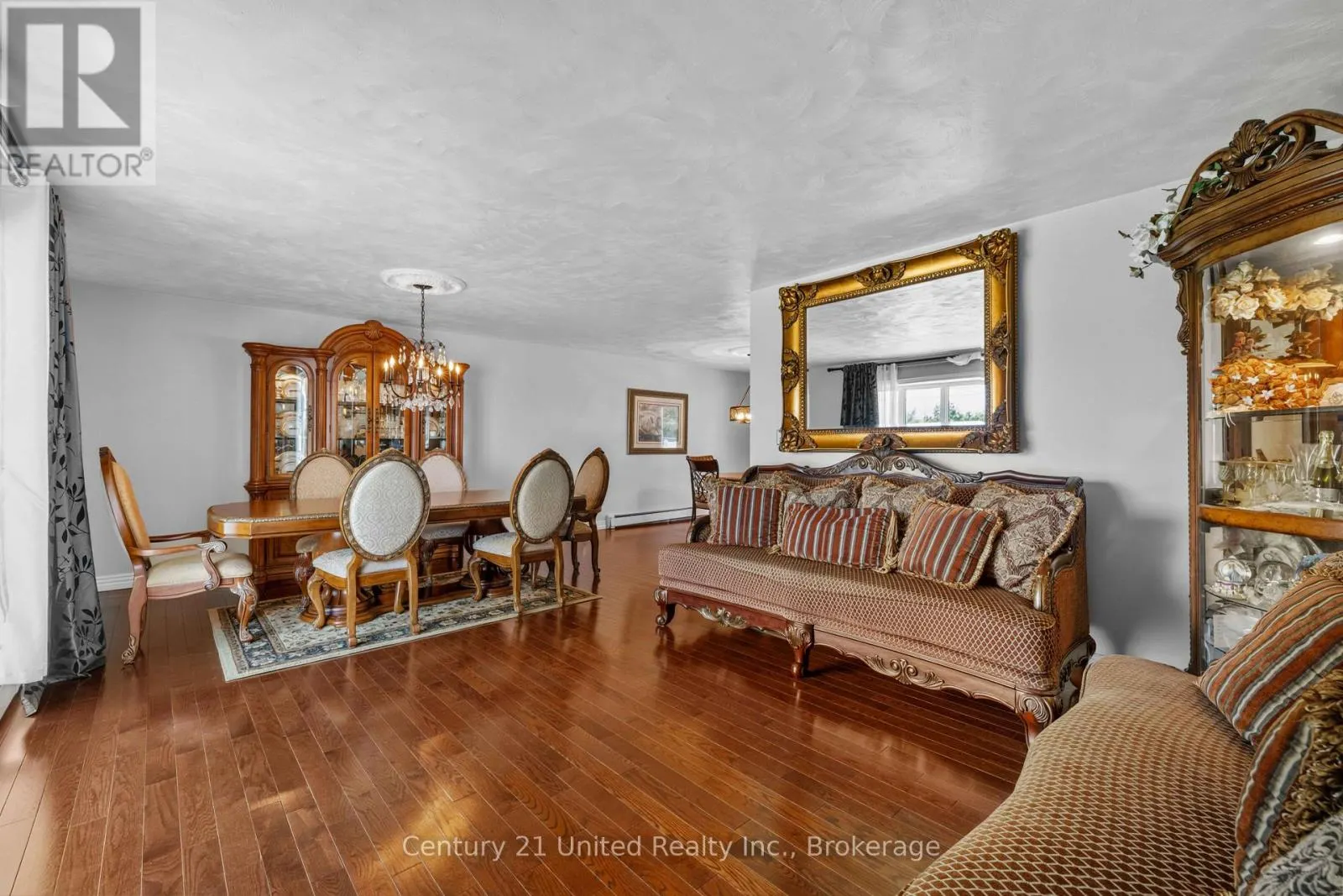 214 HILLVIEW DRIVE