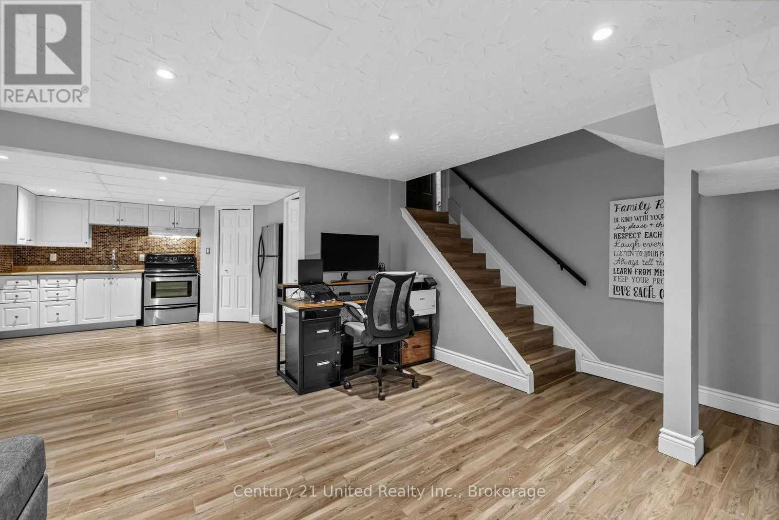 214 HILLVIEW DRIVE
