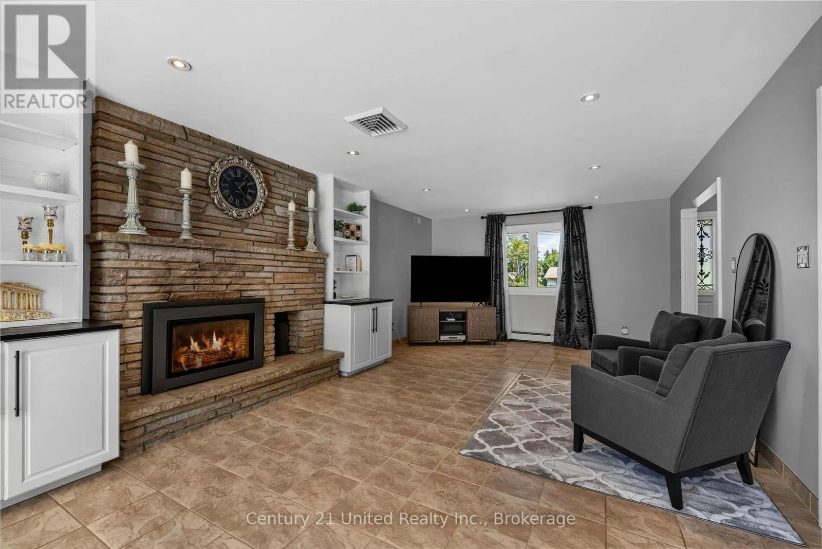 214 HILLVIEW DRIVE