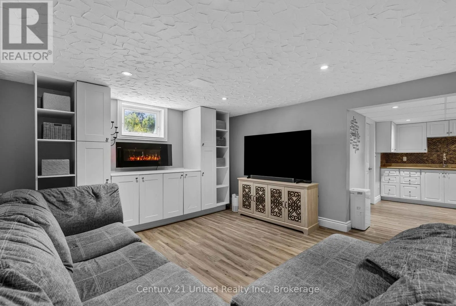 214 HILLVIEW DRIVE
