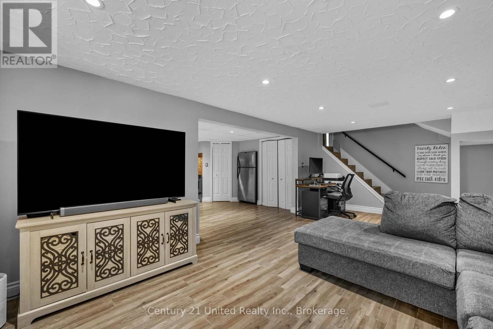 214 HILLVIEW DRIVE