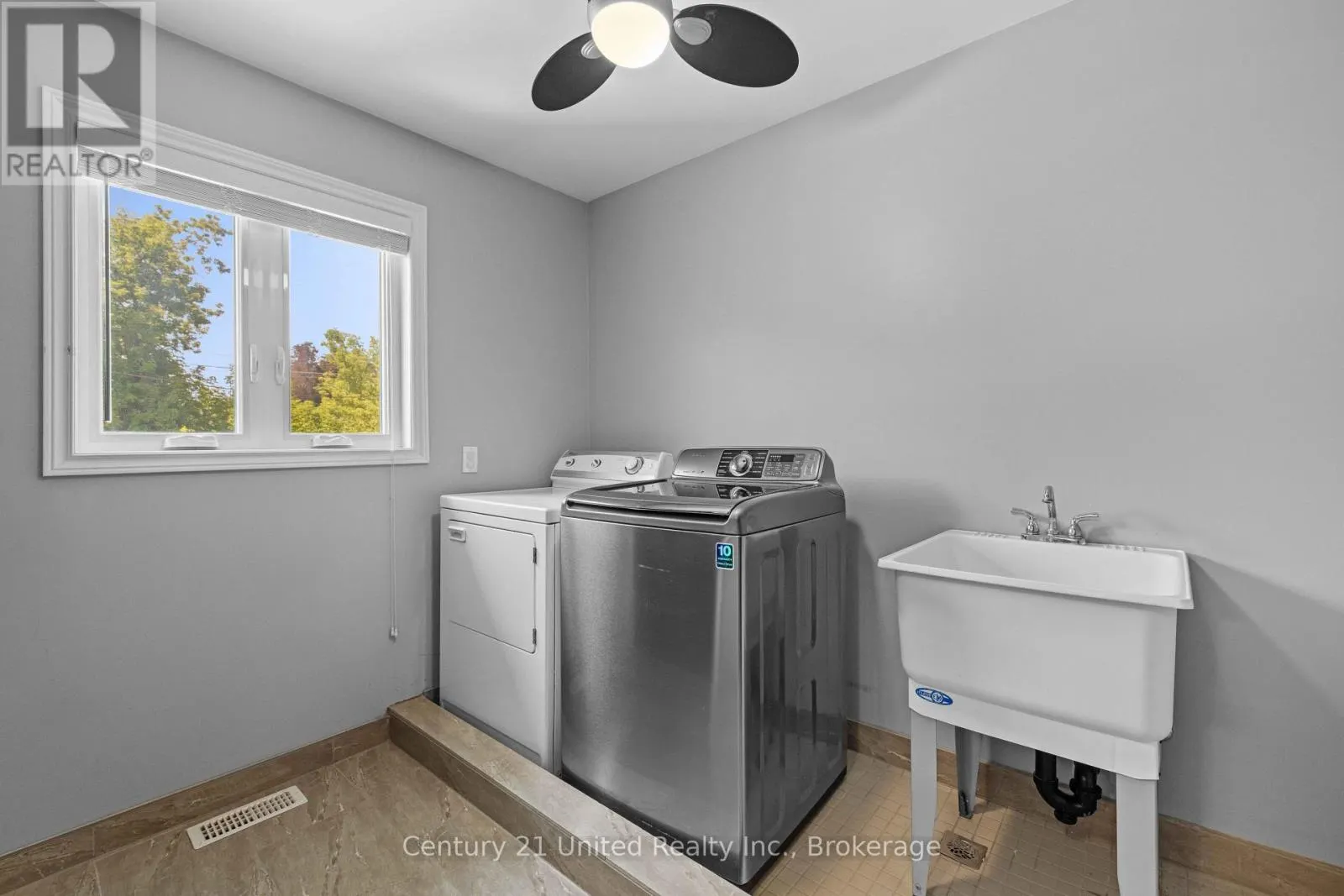 214 HILLVIEW DRIVE