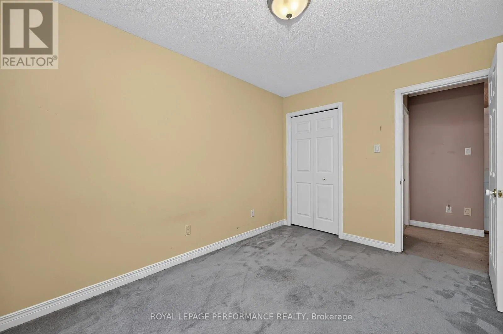 59 GRENADIER WAY