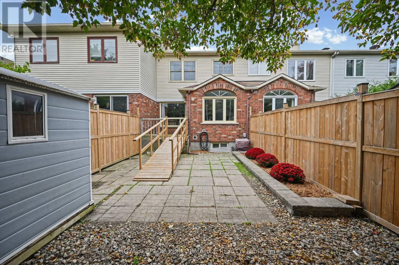 59 GRENADIER WAY