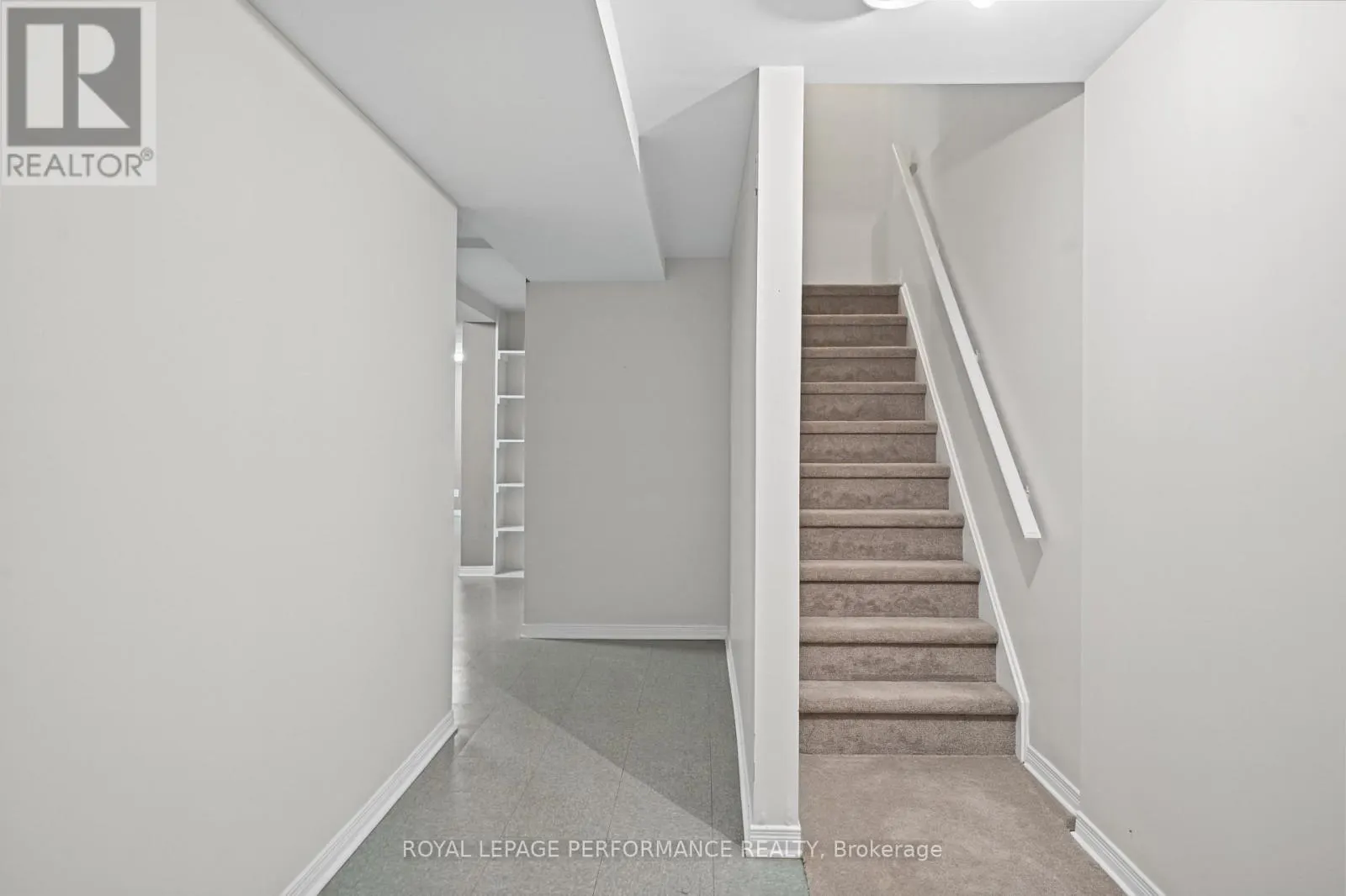 59 GRENADIER WAY
