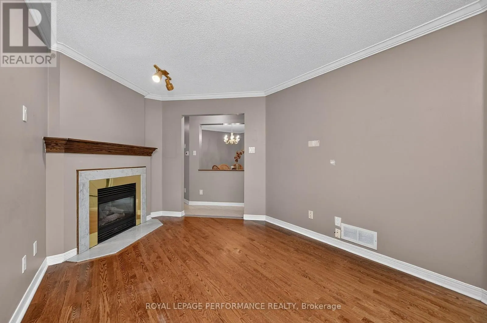 59 GRENADIER WAY