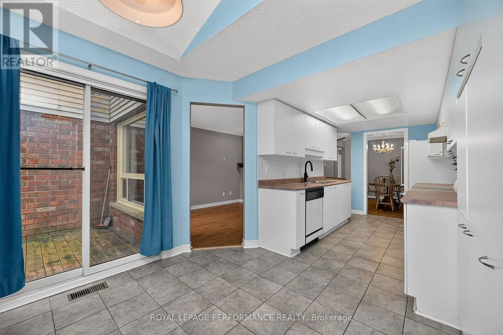 59 GRENADIER WAY