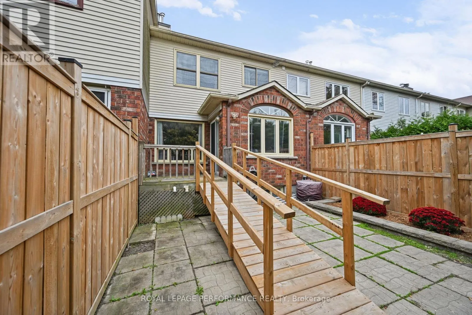 59 GRENADIER WAY