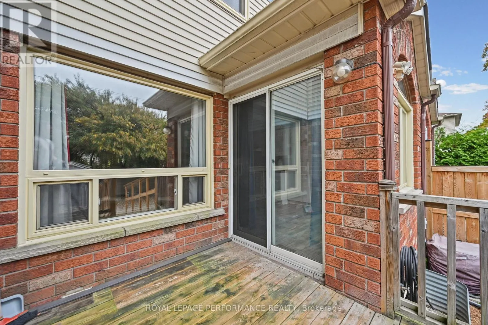 59 GRENADIER WAY