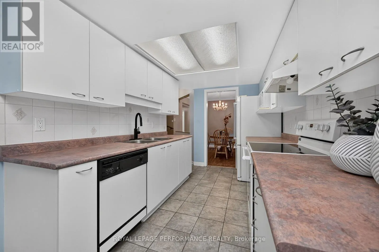 59 GRENADIER WAY