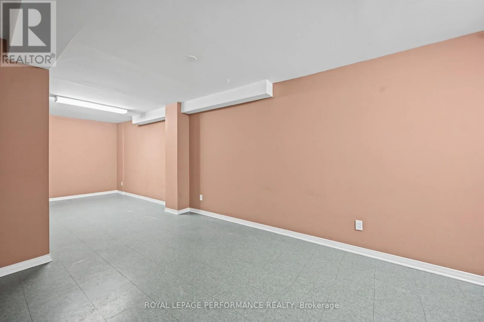 59 GRENADIER WAY