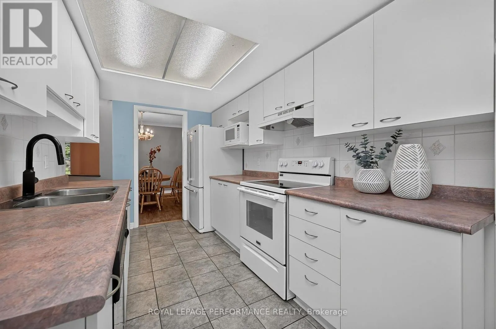 59 GRENADIER WAY