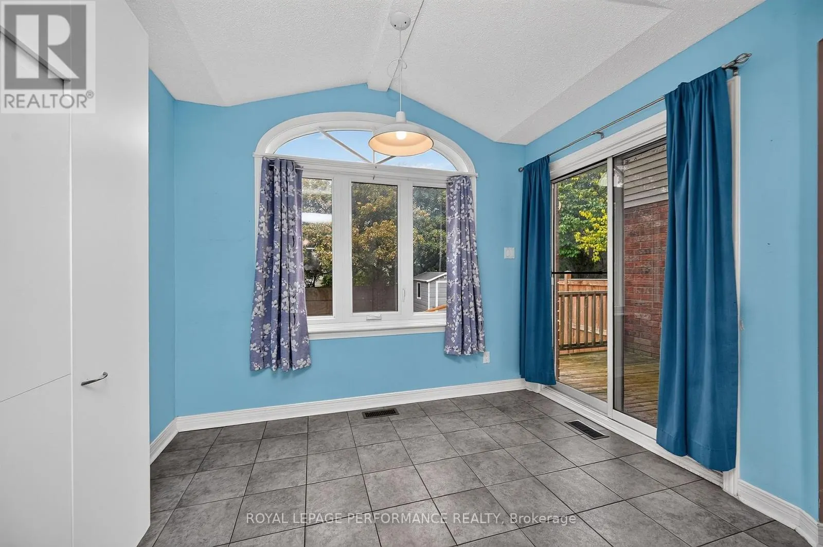 59 GRENADIER WAY