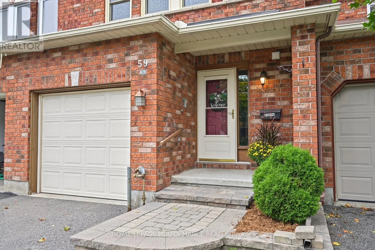 59 GRENADIER WAY