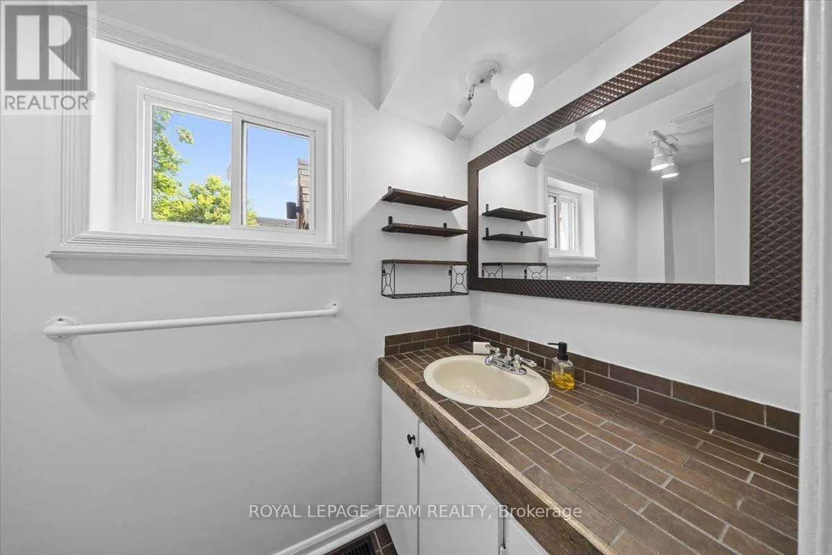135 UPPER LORNE PLACE