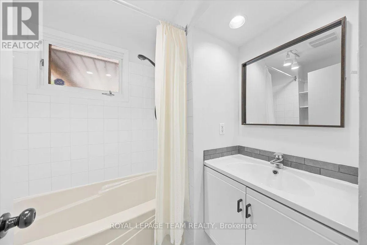 135 UPPER LORNE PLACE