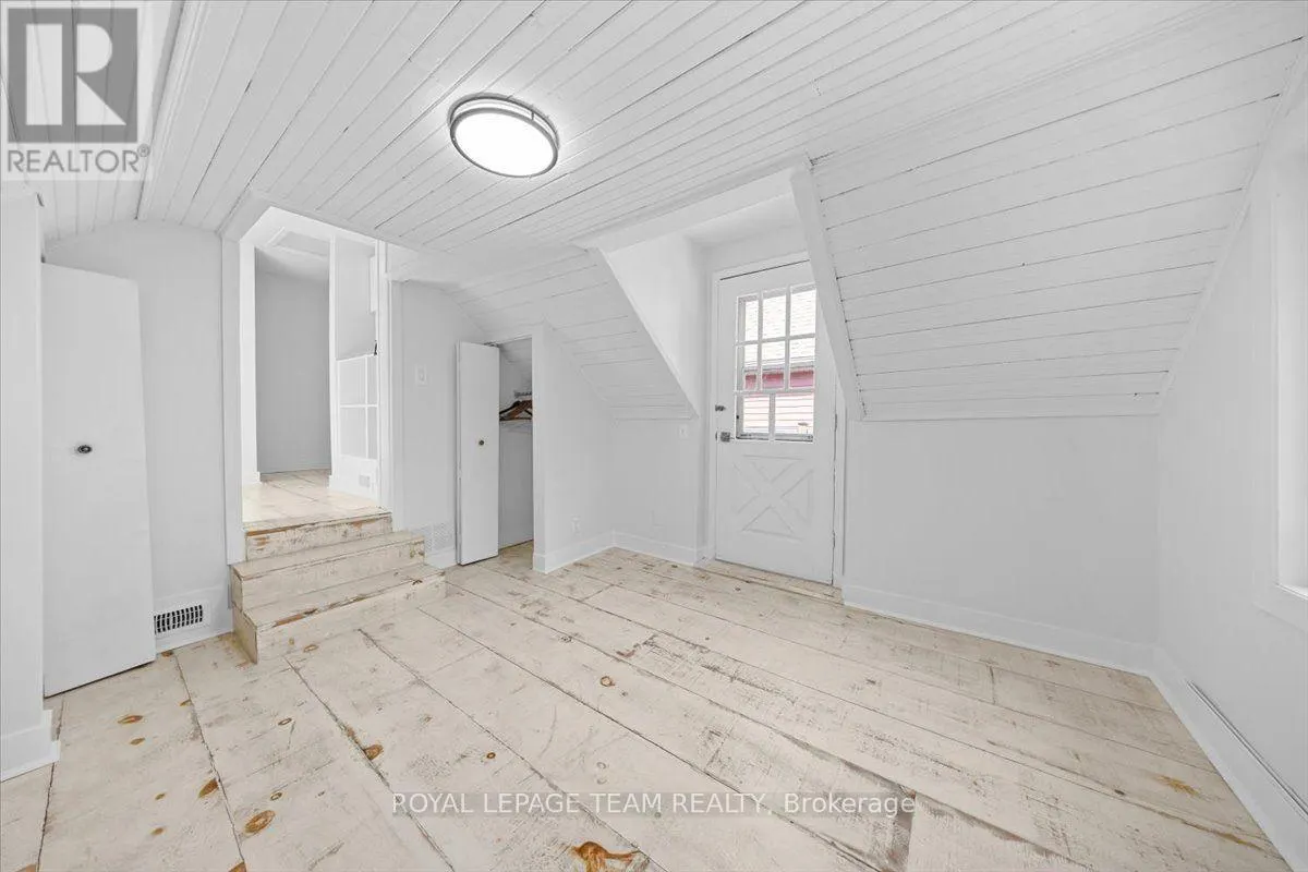 135 UPPER LORNE PLACE