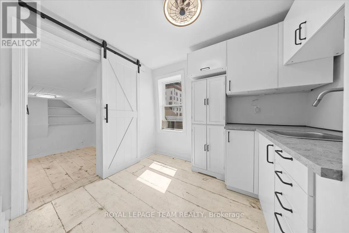 135 UPPER LORNE PLACE