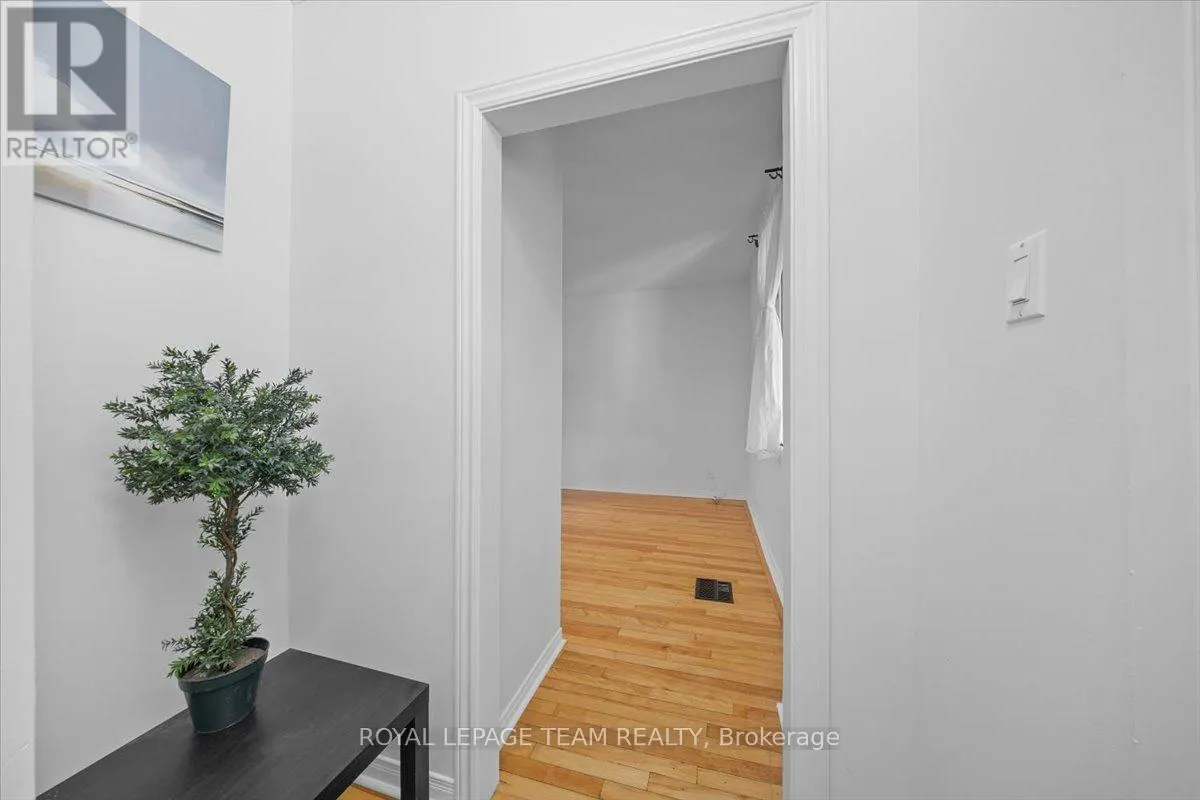 135 UPPER LORNE PLACE