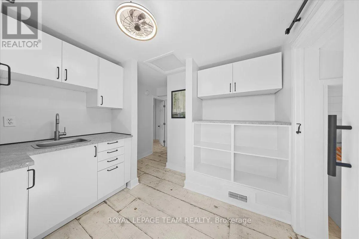 135 UPPER LORNE PLACE