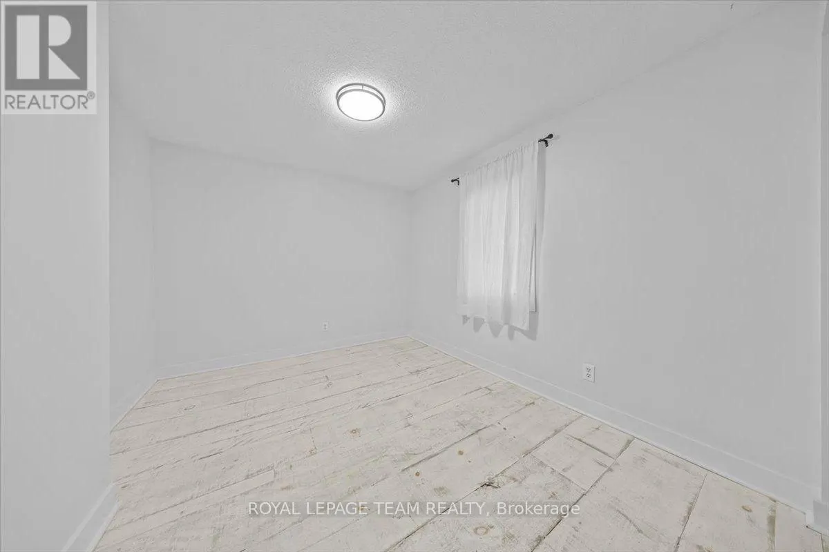 135 UPPER LORNE PLACE
