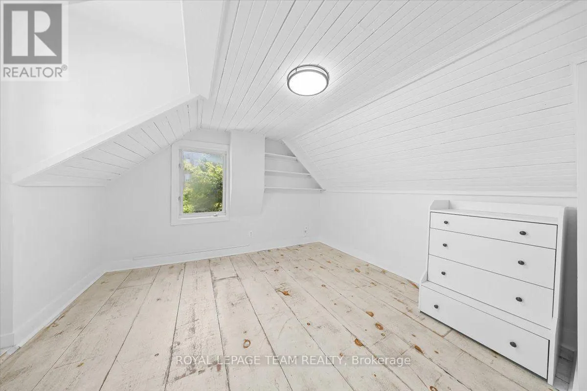 135 UPPER LORNE PLACE