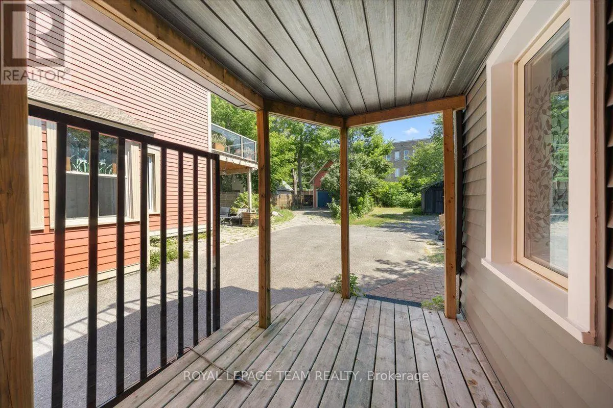 135 UPPER LORNE PLACE