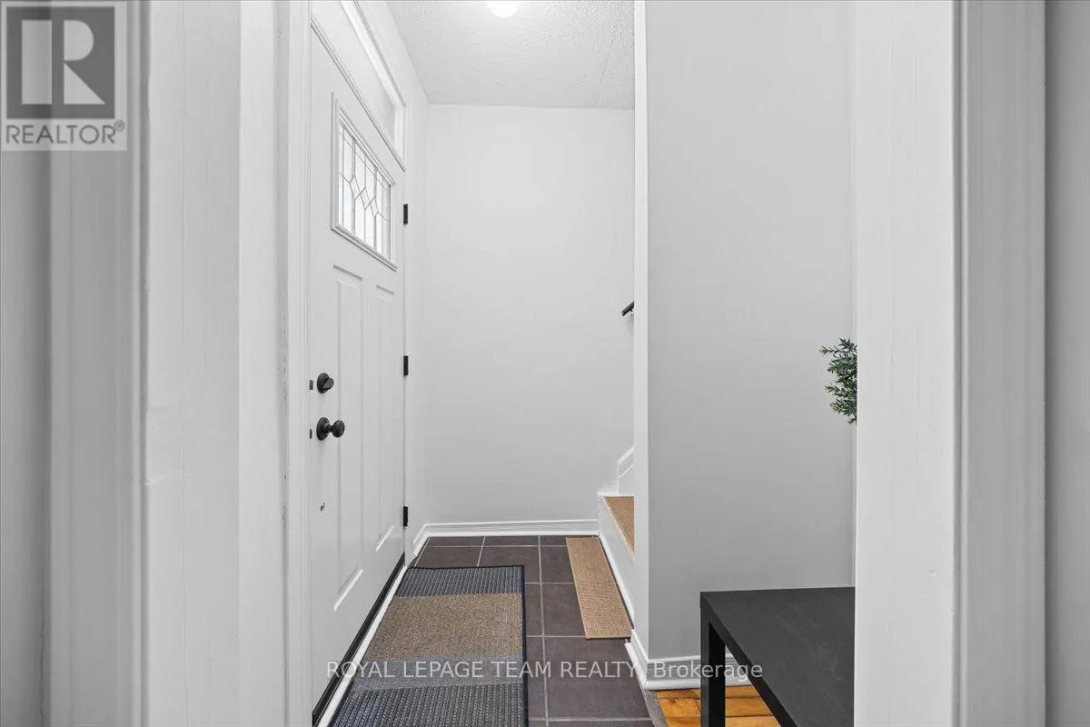 135 UPPER LORNE PLACE