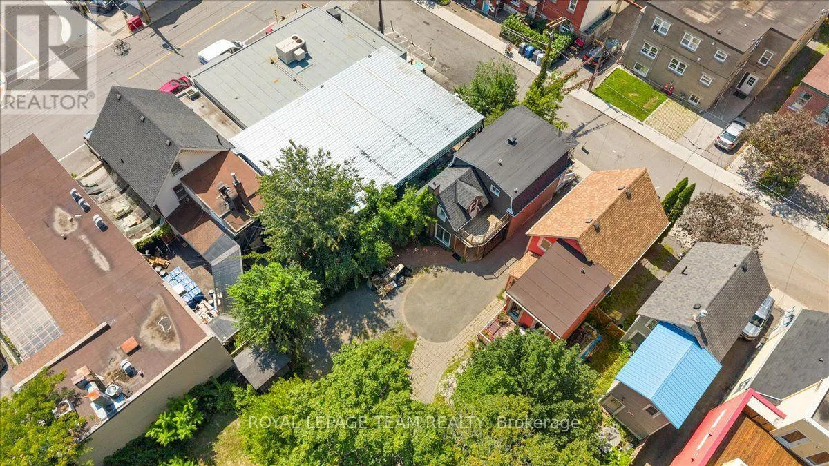 135 UPPER LORNE PLACE