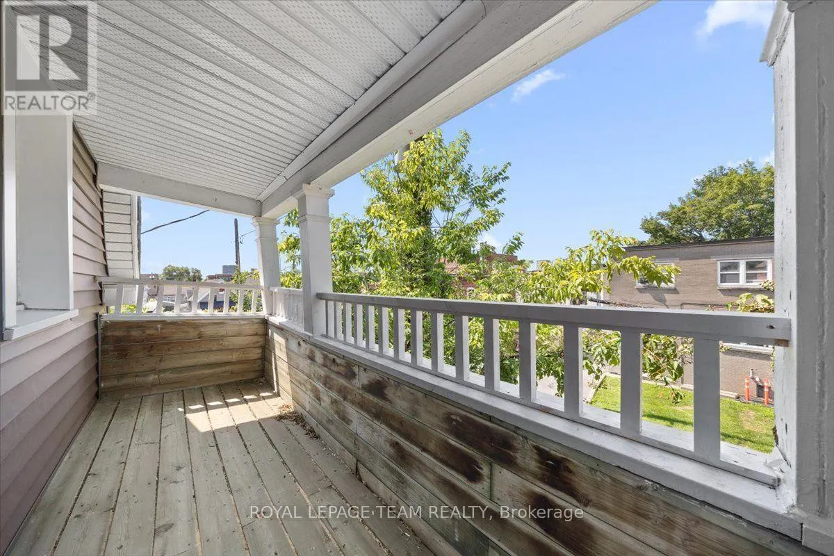 135 UPPER LORNE PLACE