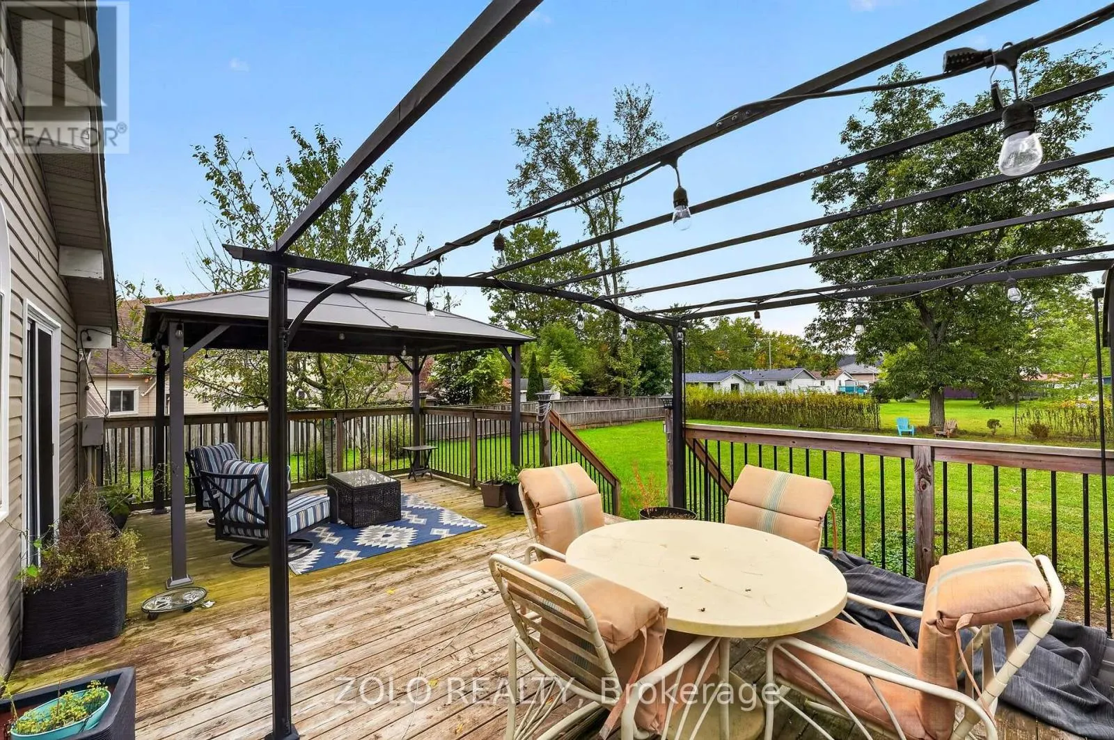 381 BEACHVIEW AVENUE