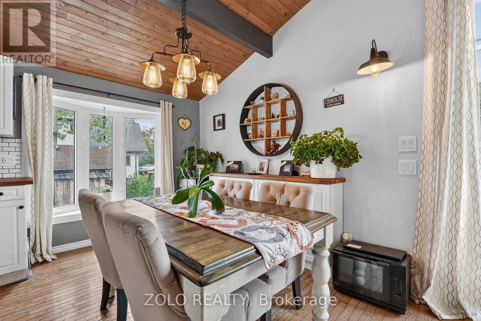 381 BEACHVIEW AVENUE