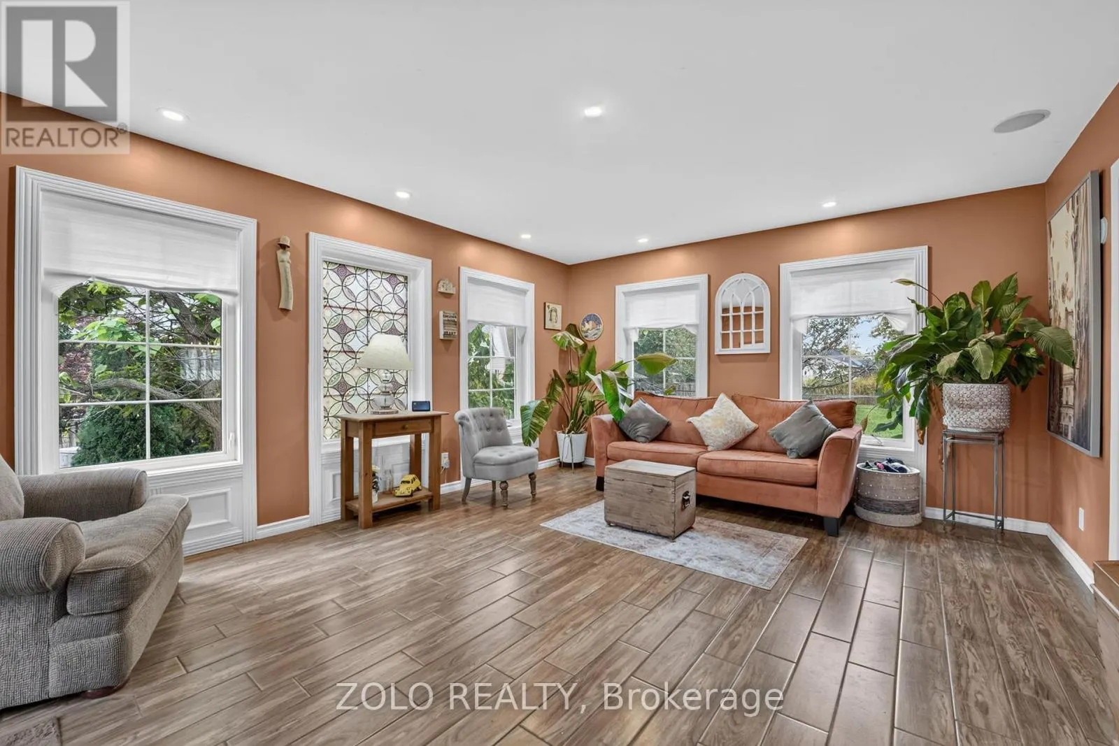 381 BEACHVIEW AVENUE