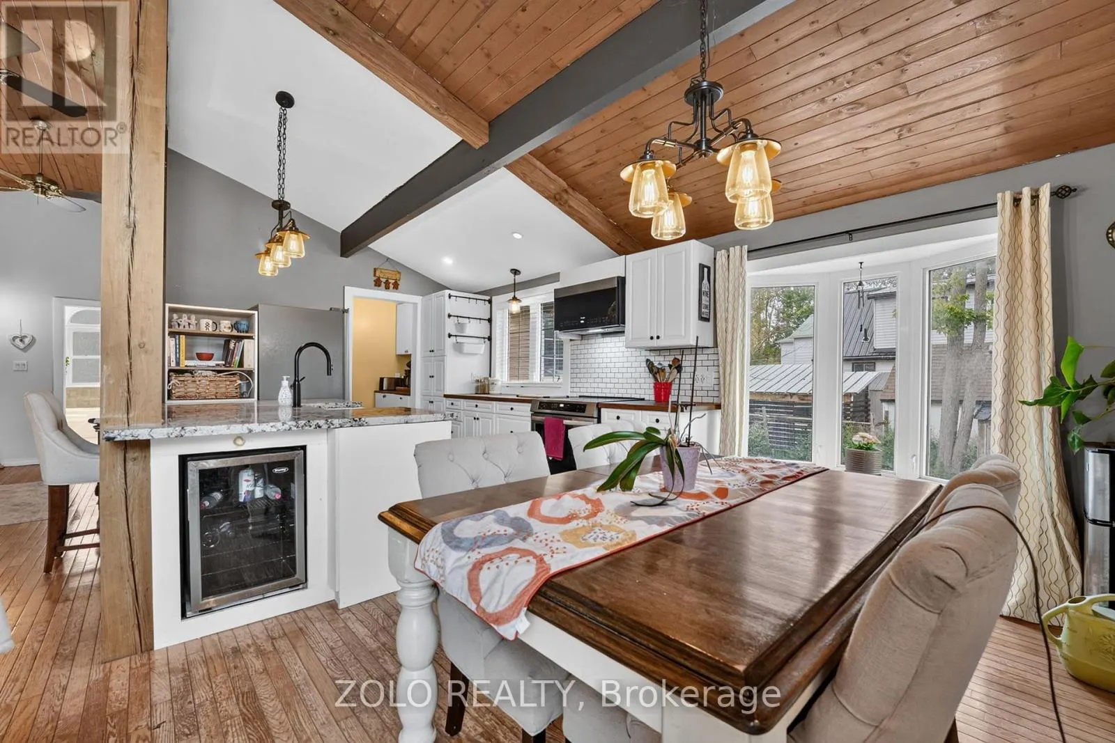 381 BEACHVIEW AVENUE