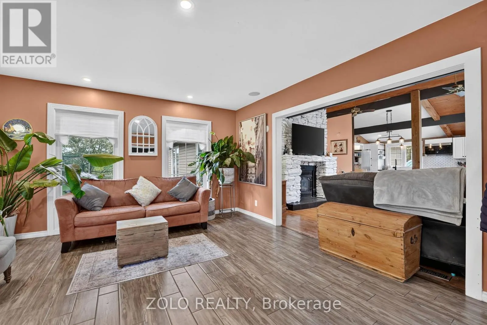 381 BEACHVIEW AVENUE