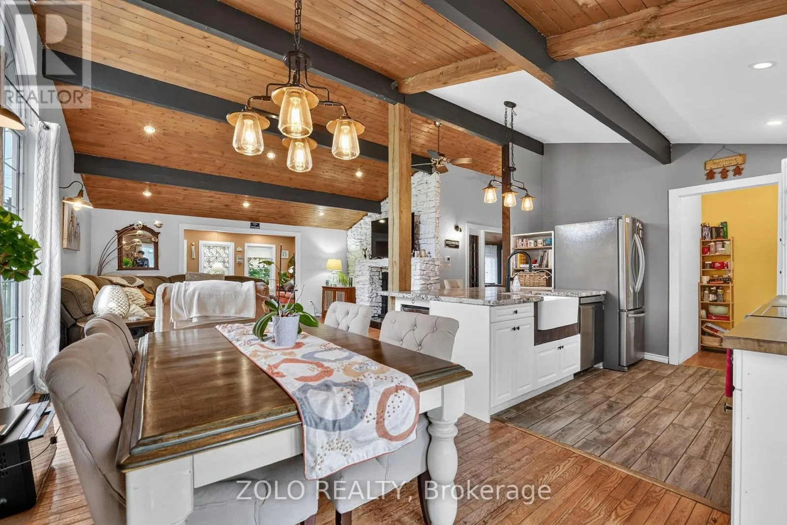 381 BEACHVIEW AVENUE