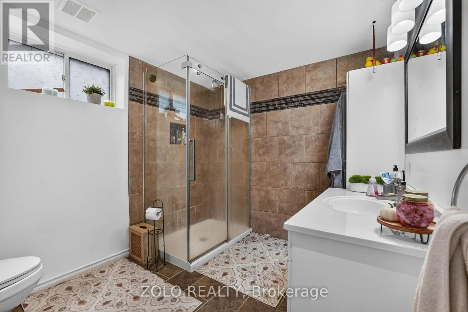 381 BEACHVIEW AVENUE