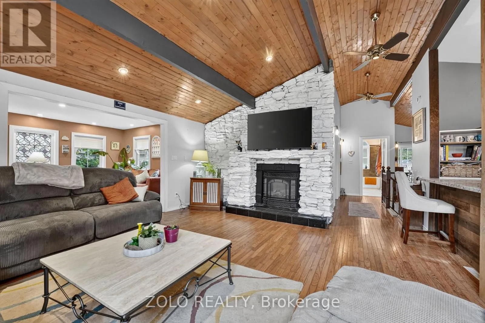 381 BEACHVIEW AVENUE