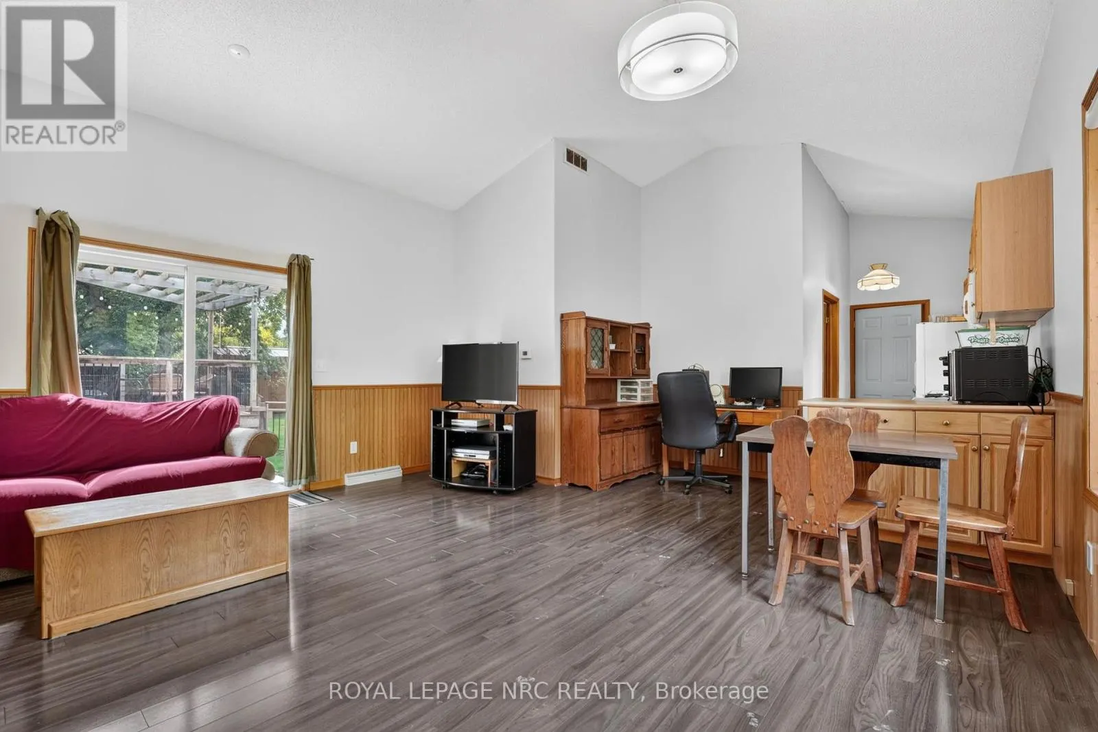 1225 BENNER AVENUE