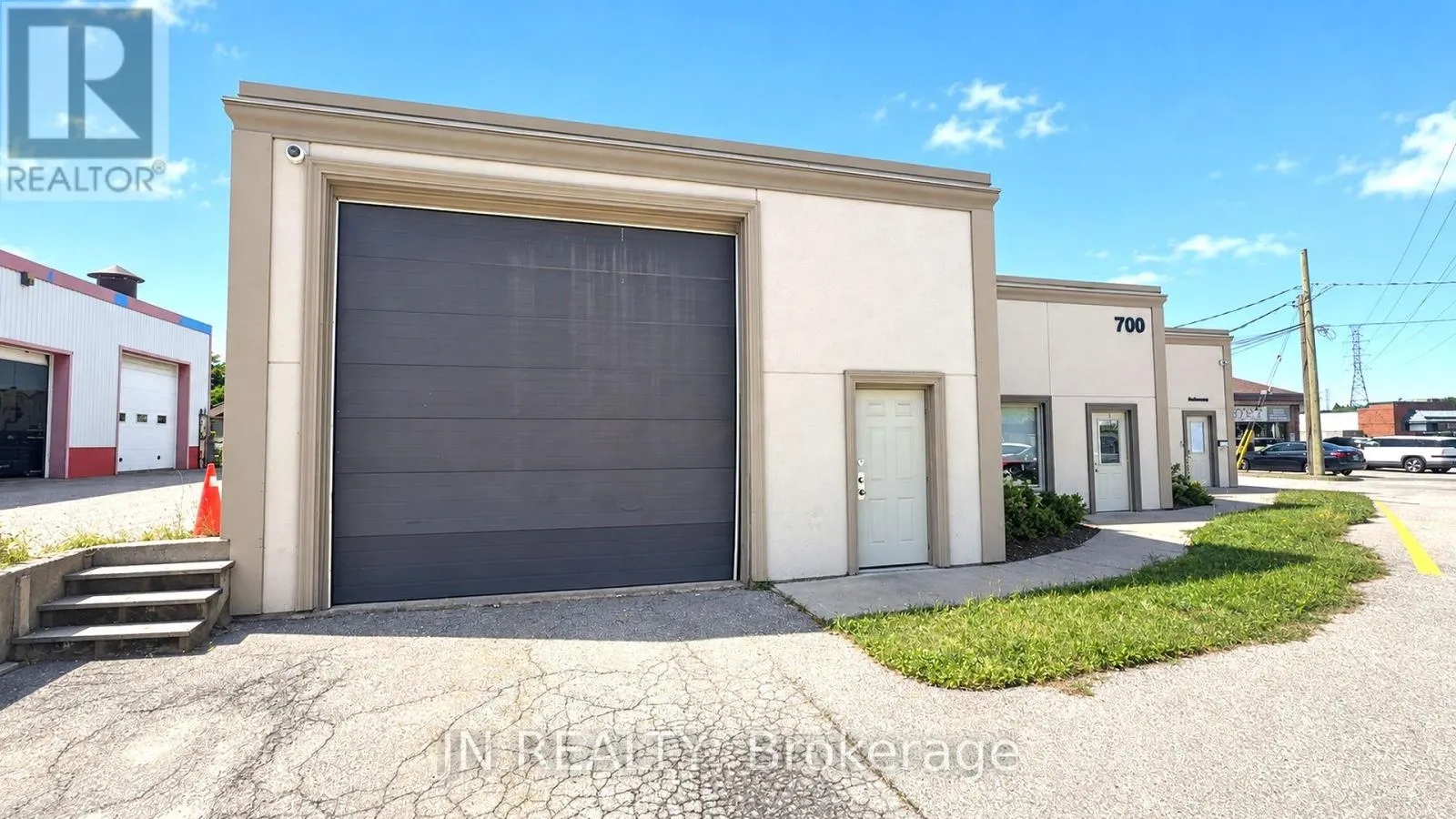 UNIT 102 - 700 FRANKLIN BOULEVARD E