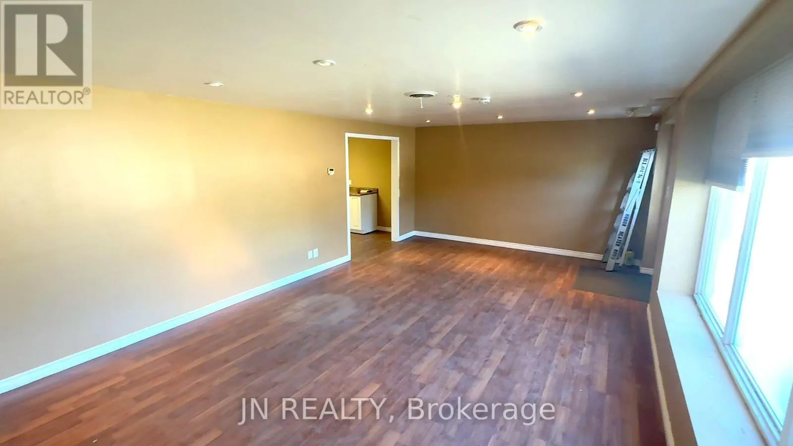 UNIT 102 - 700 FRANKLIN BOULEVARD E