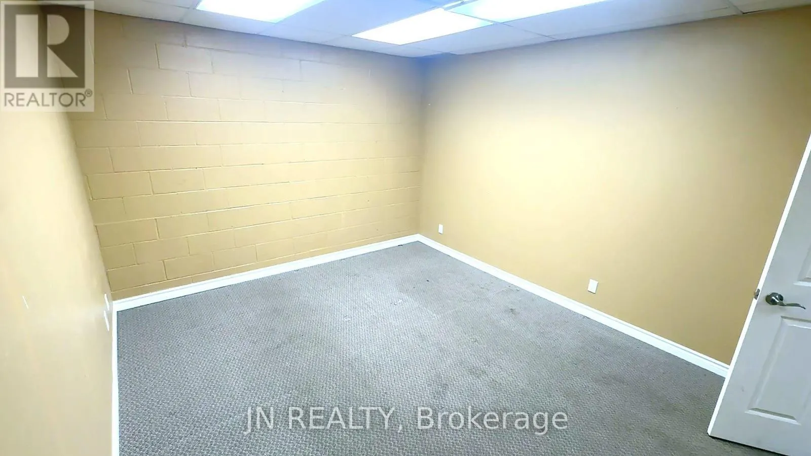UNIT 102 - 700 FRANKLIN BOULEVARD E