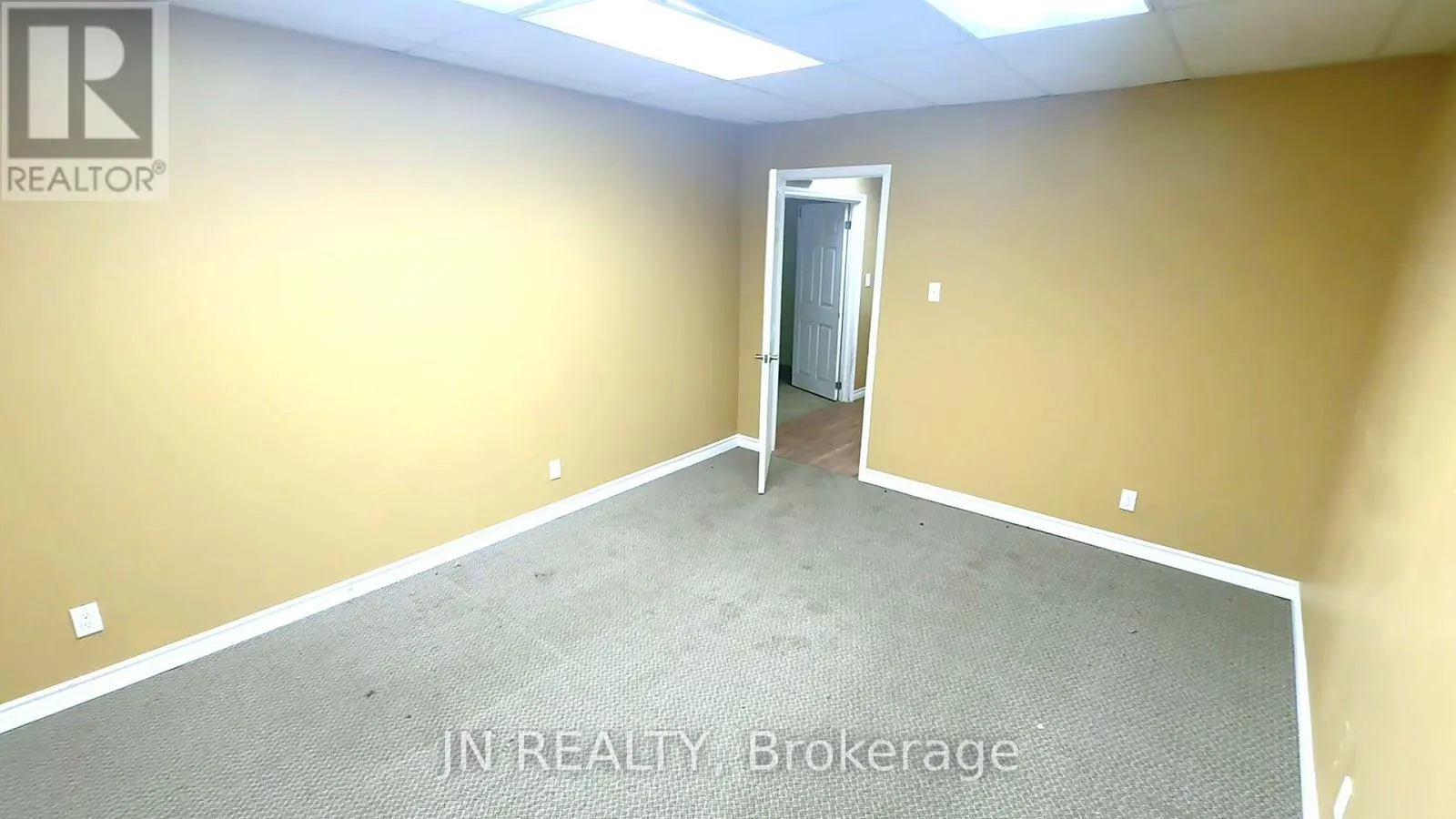 UNIT 102 - 700 FRANKLIN BOULEVARD E