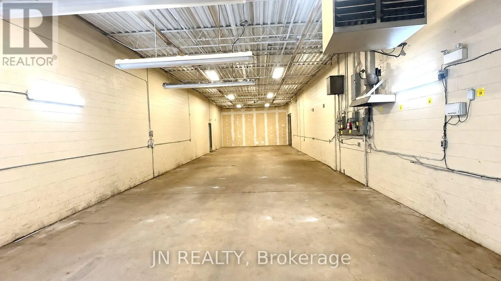 UNIT 102 - 700 FRANKLIN BOULEVARD E